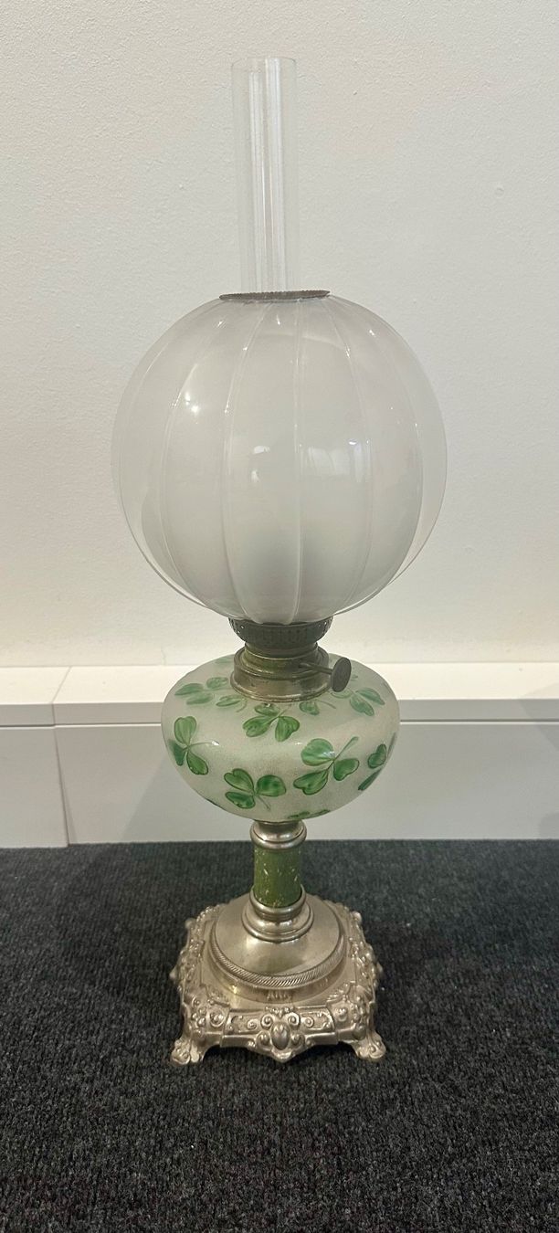 Lampes: Antike Petroleumlampe Kleeblatt – D'occasion à Basel par artthings4you