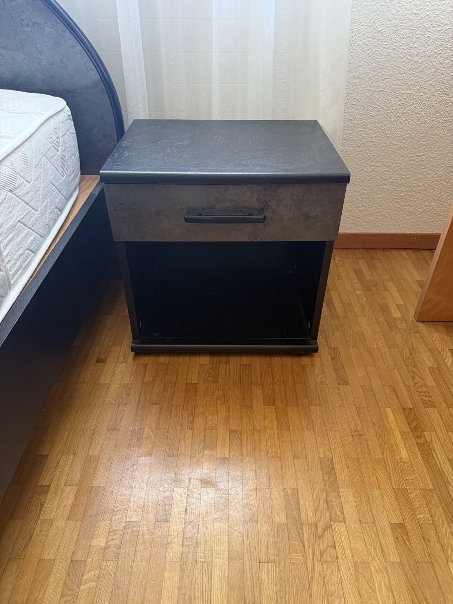 Betten: Lit Queen Size 160cm + Table de nuit – Gebraucht aus Lausanne von noenoe49 1