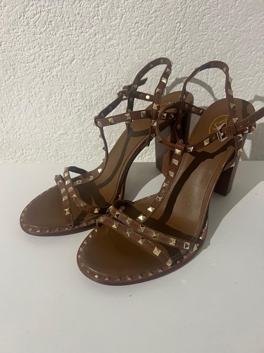 Scarpe da donna: Sandales ASH cloutées T40 État correct, cuir véritable – Usato da chamoson venduto da agr_y2m5 3