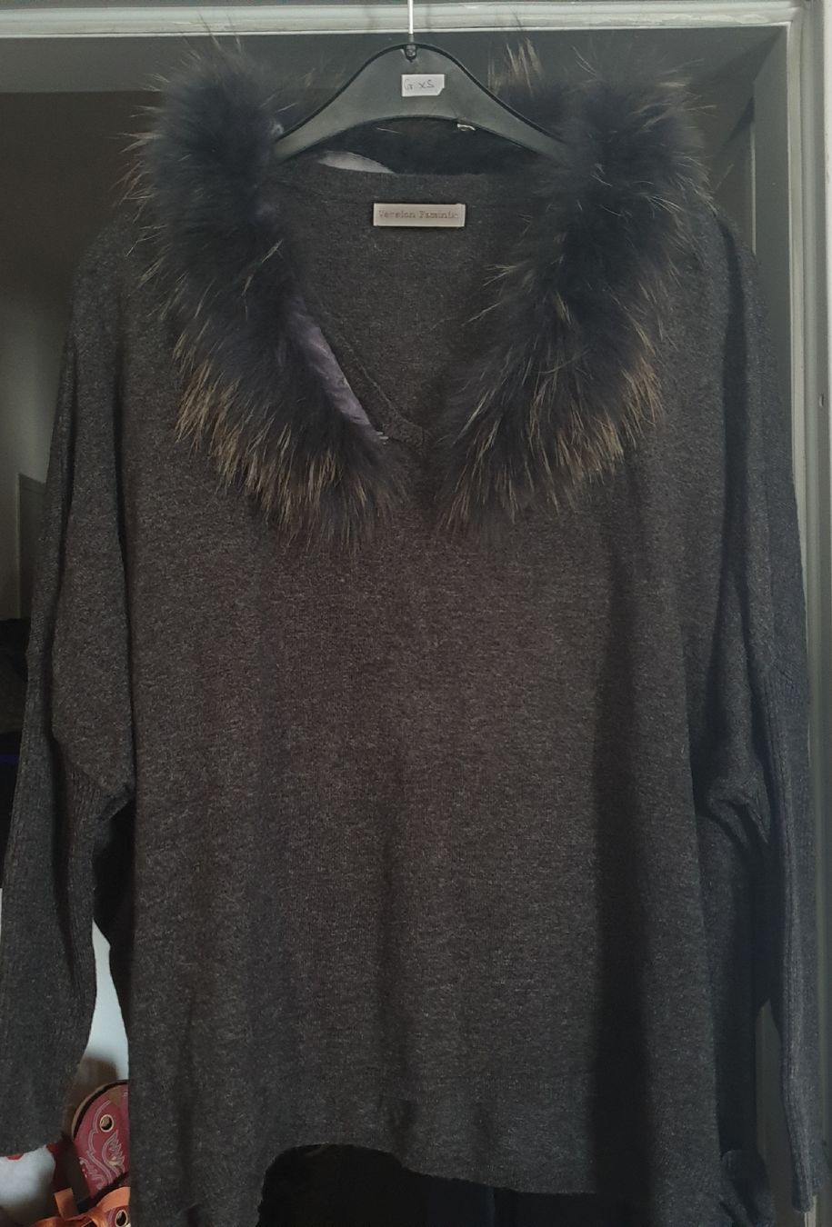 Maglioni & Felpe: Version Feminin, schöner Pullover mit Echtfellkragen EHG – Nuovo (secondo la descrizione) da Frenkendorf venduto da Moon111