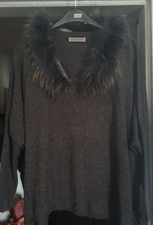 Version Feminin, schöner Pullover mit Echtfellkragen EHG