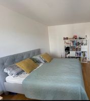 Bettgestell und Matratze