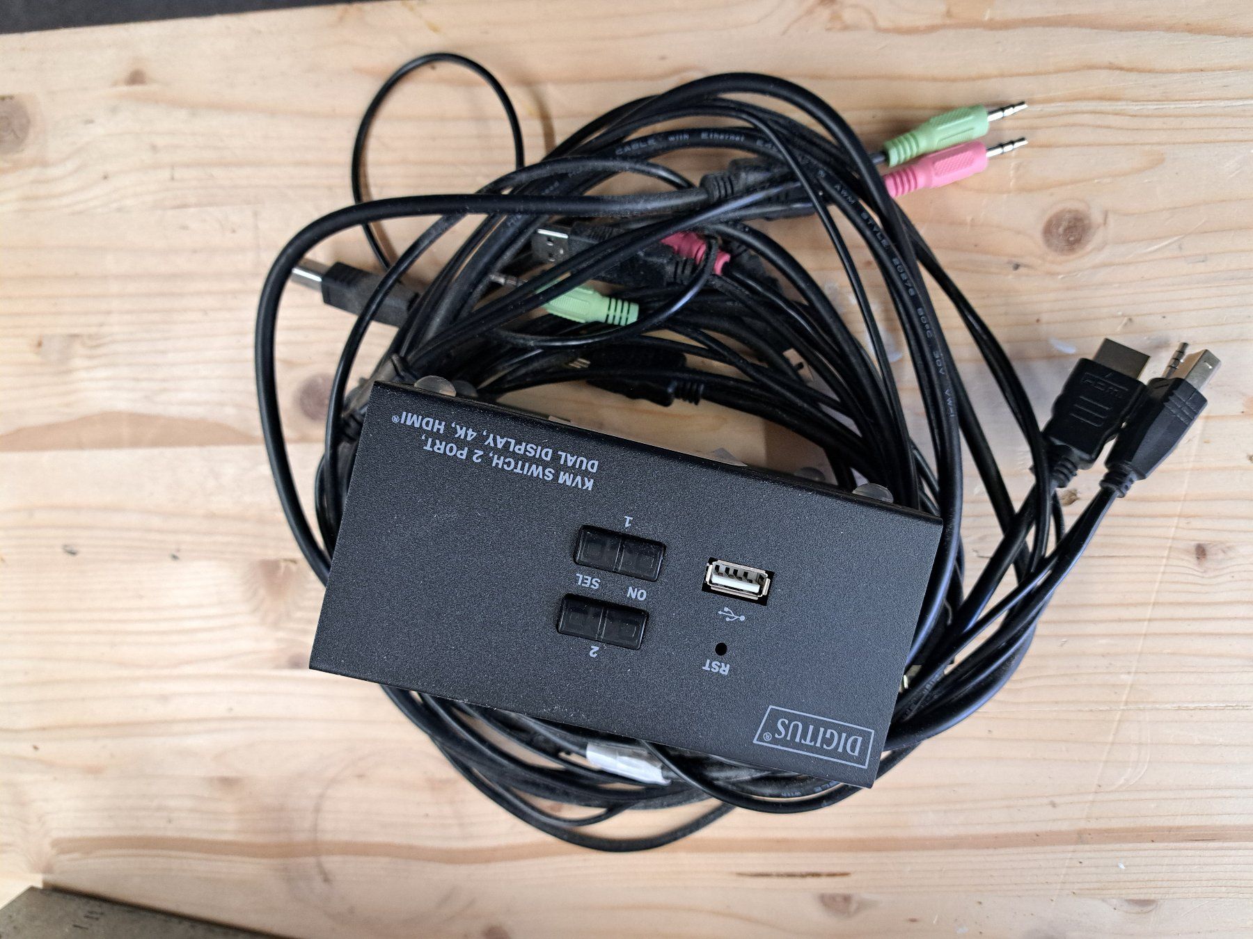 Hub & Switch: KVM Switch, 2 Port (Digitus) – Usato da Oberneunforn venduto da Raebm