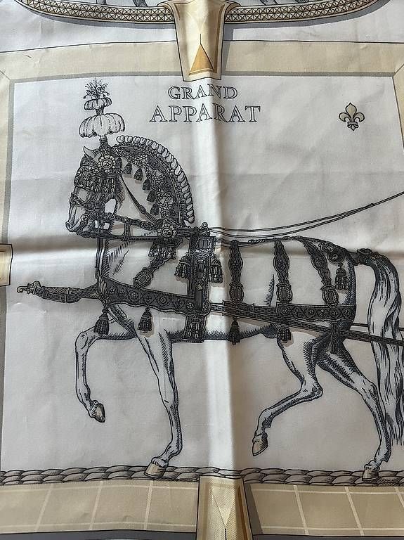 Hermès Foulards, Tücher & Schals: Hermes foulard – Gebraucht aus Meilen von tif_x9sj 1