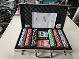 Pokerkoffer Vedes mit Chips Karten und Würfeln gebraucht