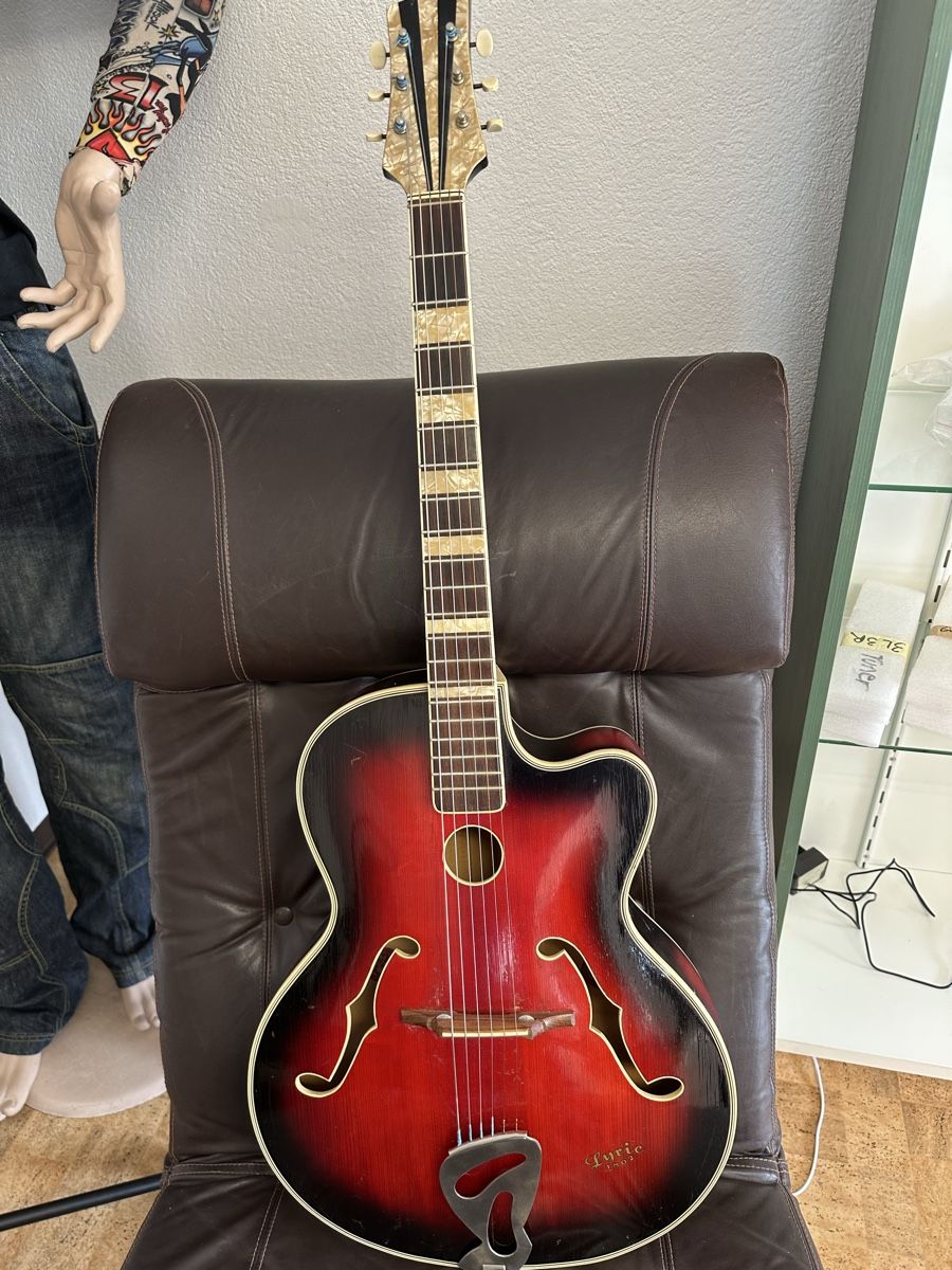 Musikinstrumente: Tellson Lyric 1802 von 1960 – Gebraucht aus Tschierv von Screamingwolfguitars