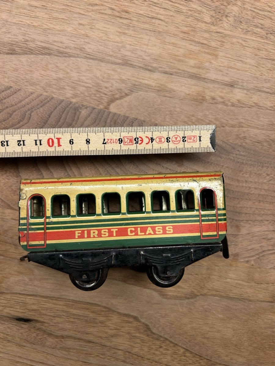 Giocattoli: Antiker Blech Eisenbahnwagen – Usato da Kreuzlingen venduto da Pix66