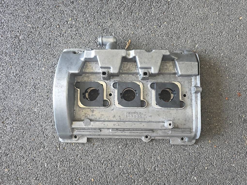 Toutes les pièces auto: Audi S4/RS4 B5 Ventildeckel – D'occasion à Zug par Edvard10 2