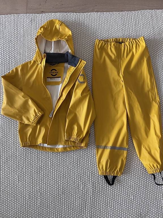 Lotti & Set di vestiti: vêtements pluie taille 116 – Usato da genève venduto da sab_phx8