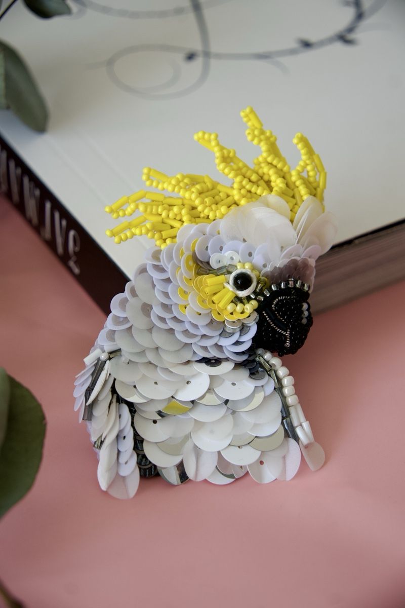 Spille & Fermagli: Cockatoo embroidered brooch – Nuovo e nell'imballaggio originale da Glattpark(Opfikon) venduto da olg_g9wb 1