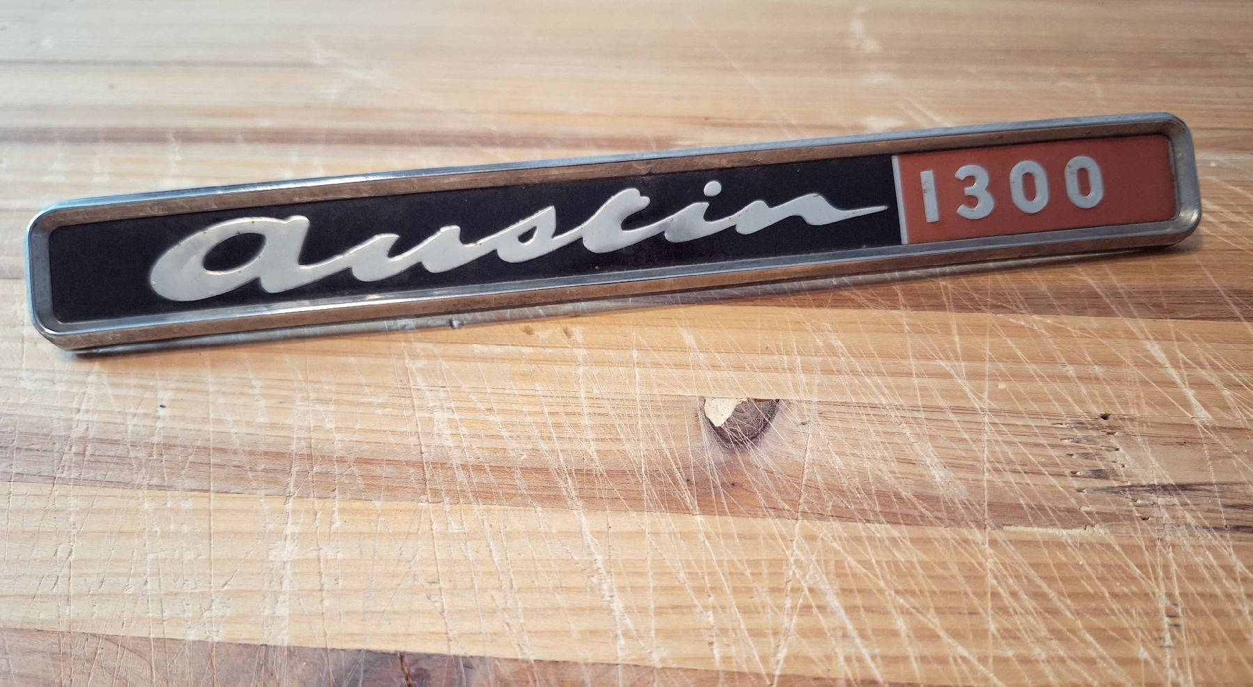 Austin Tutti pezzi di ricambio auto: Austin 1300 Emblem – Usato da Triesen venduto da BLACKSHEEP75 1