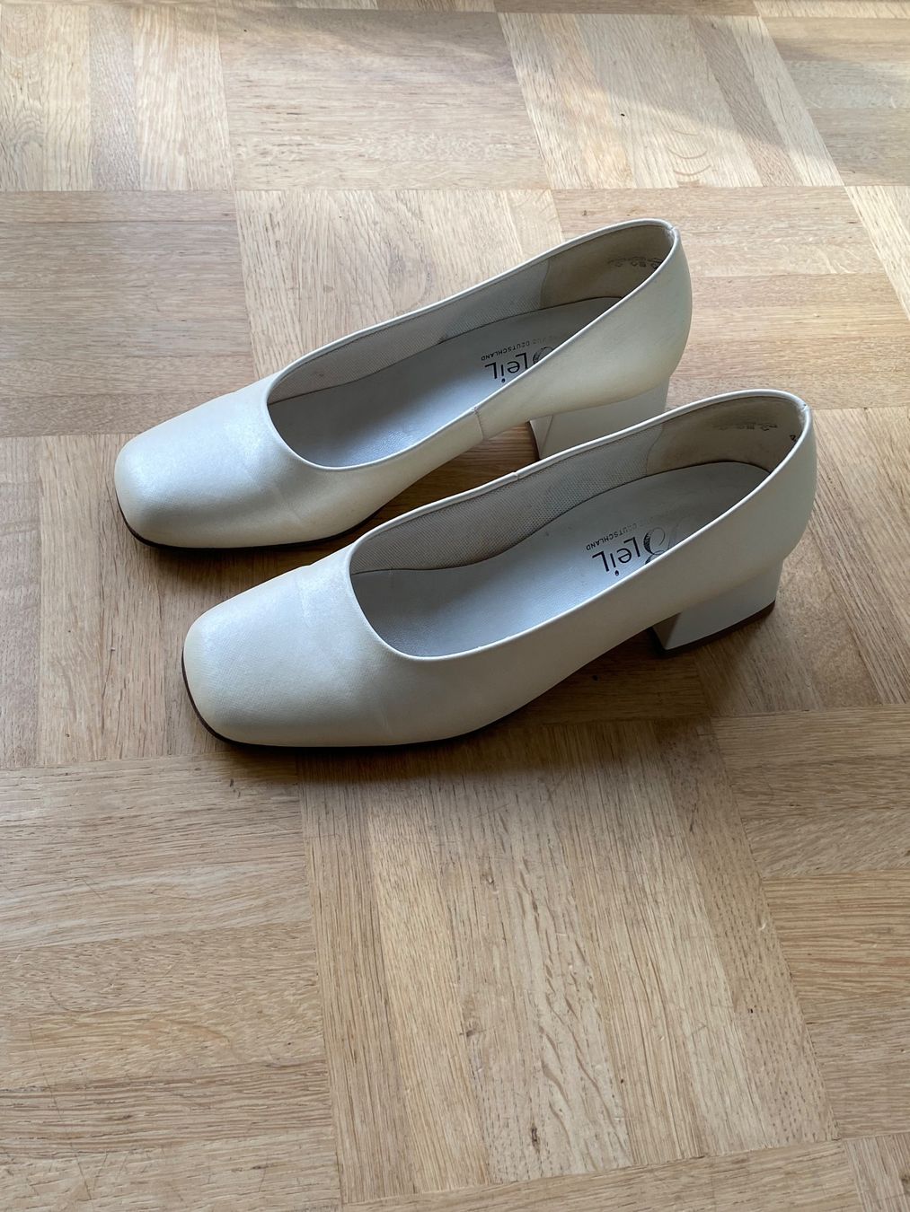 Scarpe da donna: Hochzeitsschuhe Gr. 38 – Usato da Thalwil venduto da Hcdavalanche