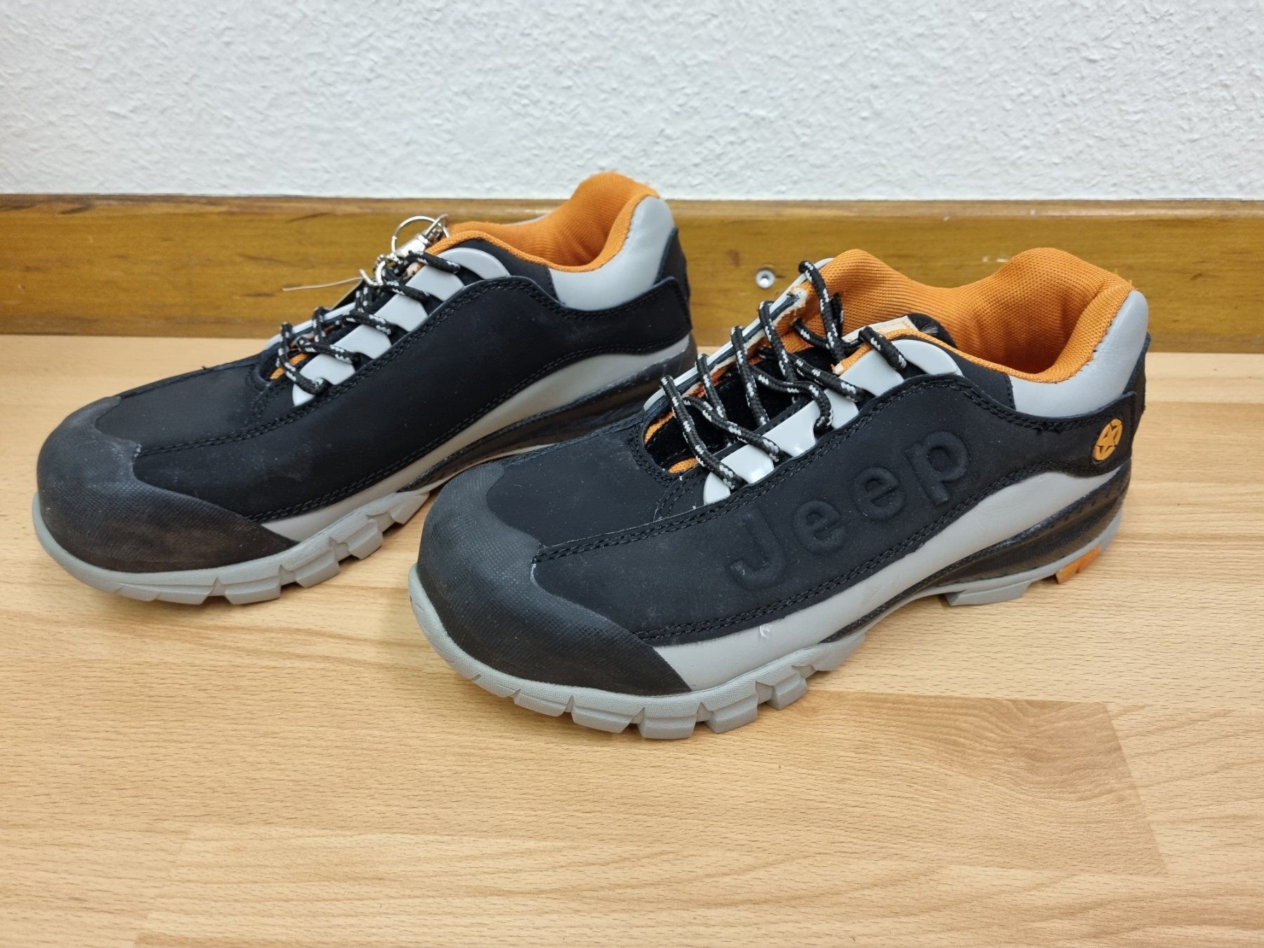 Jeep Scarpe da uomo: Jeep Sicherheitsschuhe Grösse 41 – Nuovo e nell'imballaggio originale da Schönenwerd venduto da Chez_Mimi