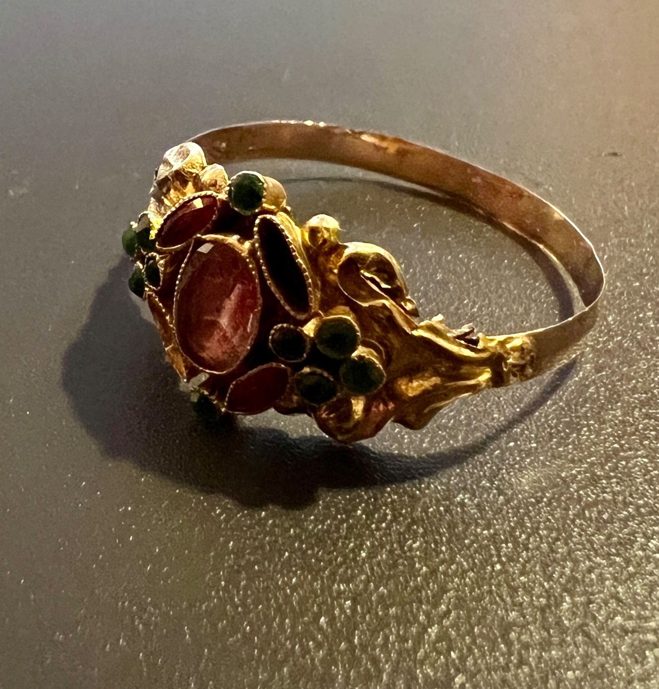 Bagues: Antiker Gold-Ring 18K mit Farbsteinen – D'occasion à Chur par Penting1935 3