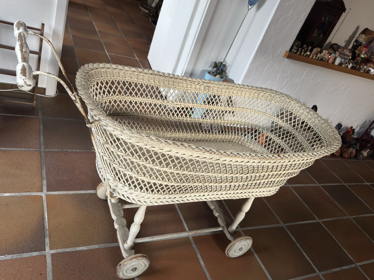 Berceaux: Antiker Stubenwagen – D'occasion à Hombrechtikon par Froeschli9