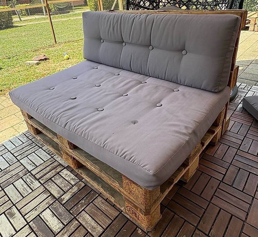 Divani: Zwei Paletten Sofas  – Usato da Kloten venduto da Se_Ga