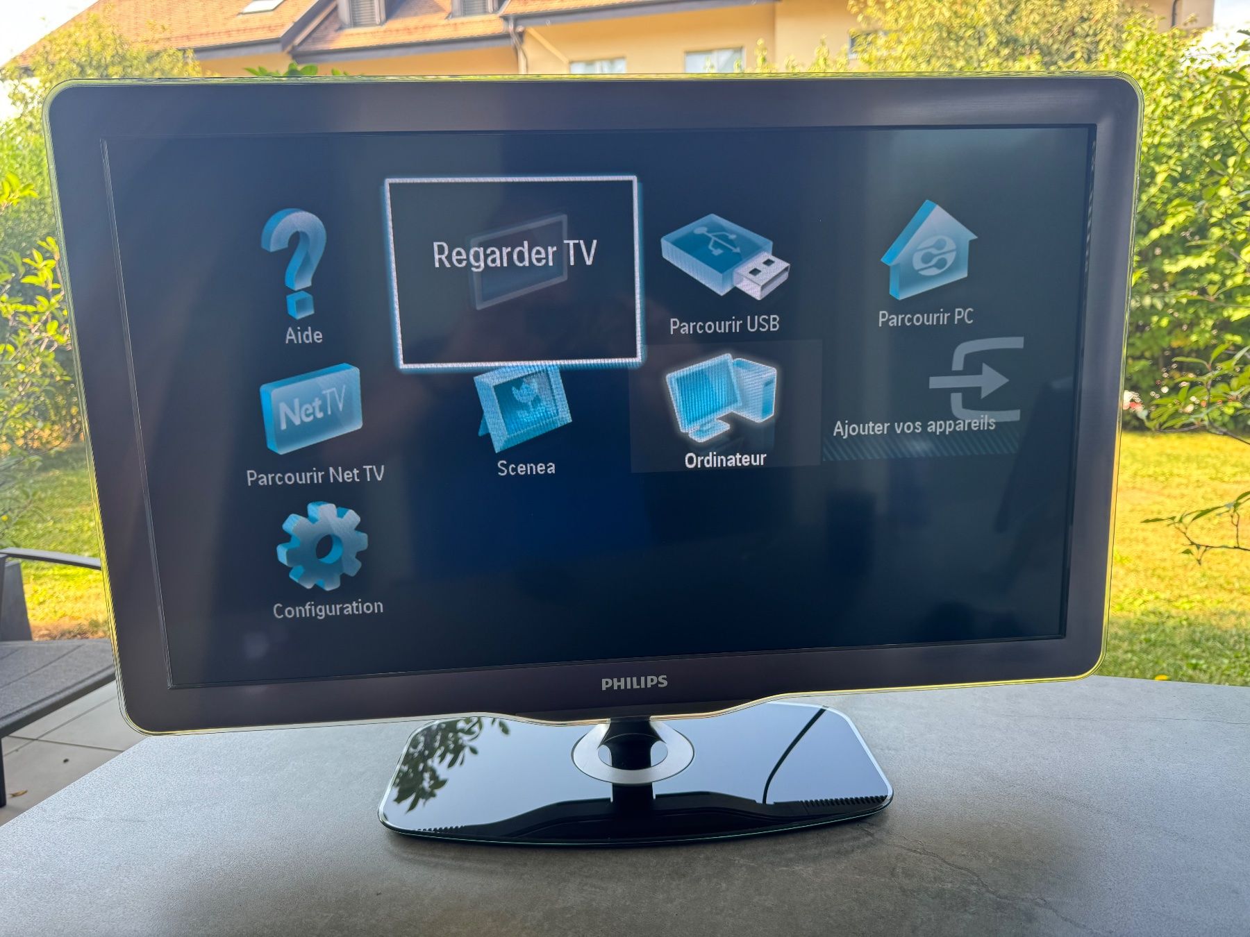Televisori: TV Philips 32''Ambilight et support mural – Usato da St-Légier-Chiésaz venduto da pepette62 2