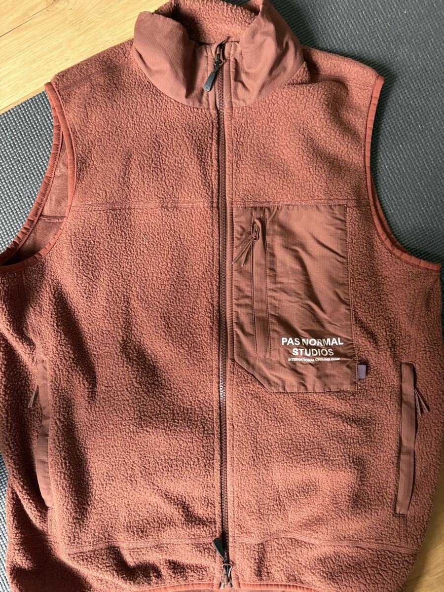 Gilets & Westen: Pas Normal Studios Weste Fleece - M - Rost – Neu (gemäss Beschreibung) aus Bern von sam_c78d