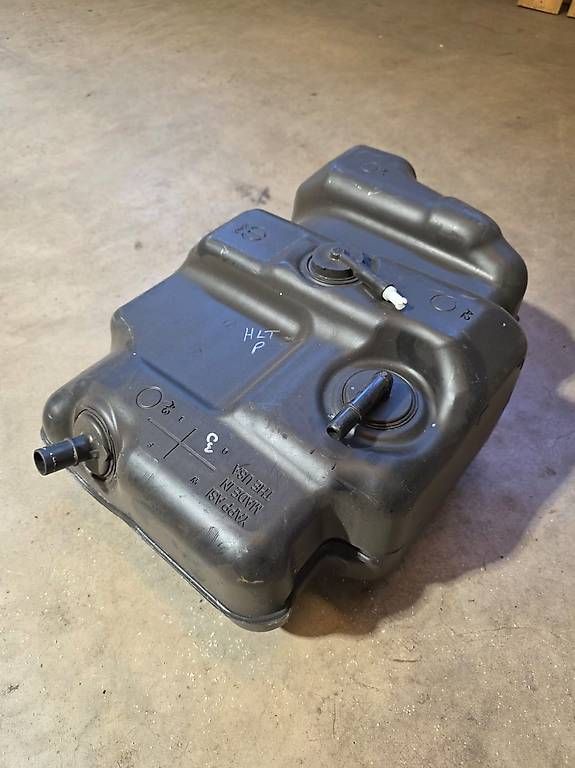 Accessori per altri veicoli: AdBlue Tank für div. Dodge Ram – Usato da Appenzell venduto da Fabiandoerig 3