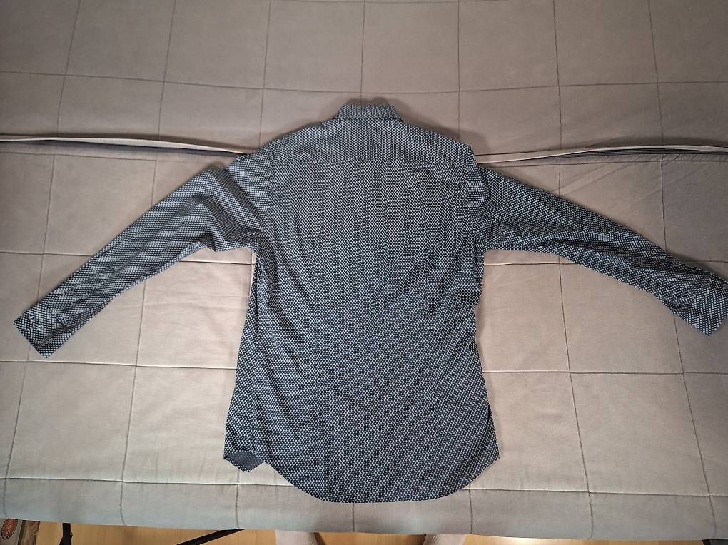 Camicette: Studios patterned shirt

Studios patterned shirt – Usato da Kriens venduto da Jeremyt05 1