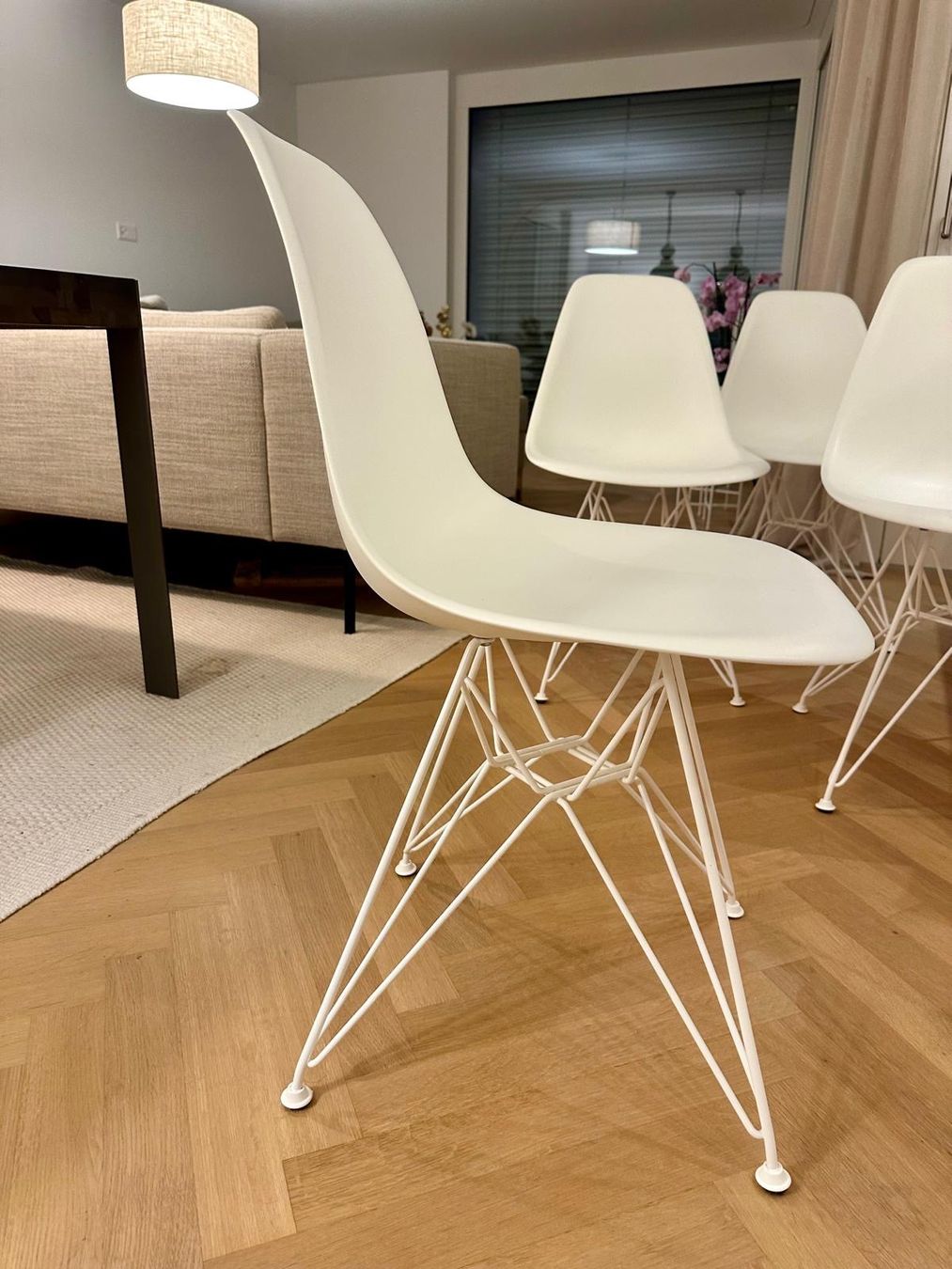 Eames Stühle: Original Eames Plastic Side Chair DSR. Topp stuhl – Gebraucht aus Dättwil AG von Egrace 1