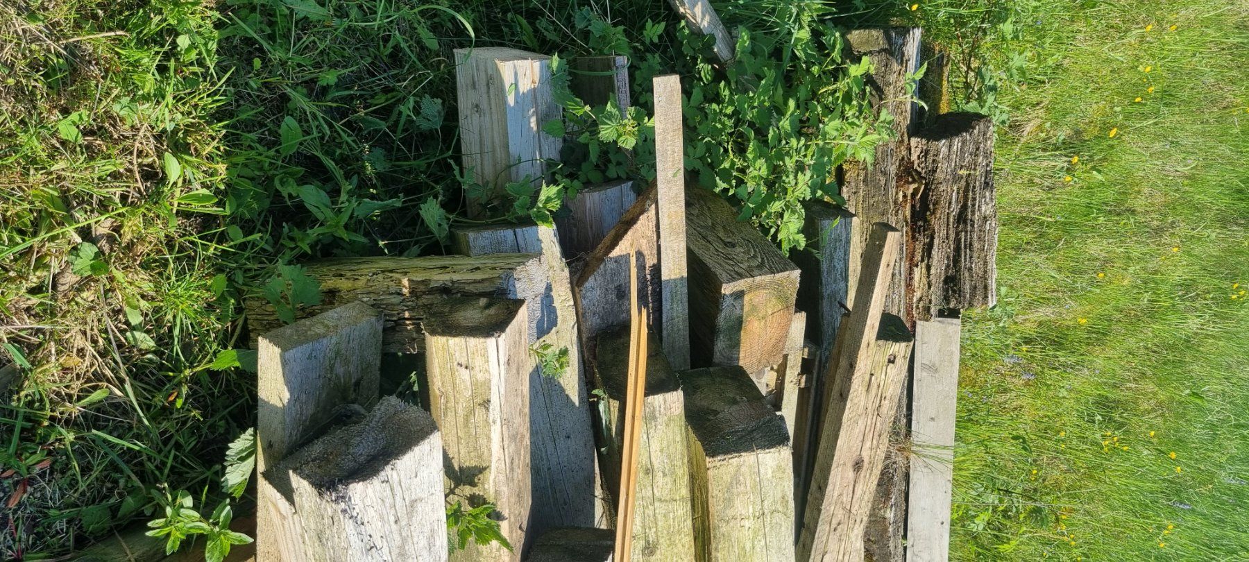Articoli in legno: Alte Holz Balken/Eisenbahnschwellen – Usato da Grossdietwil venduto da GNOM313 1