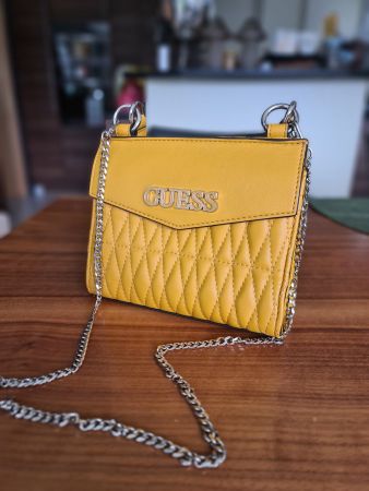 Guess Tasche Senfgelb mit Kette - Perfekt für den Herbst!