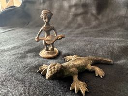 2 Statuine tribali in bronzo, musicista e geko.