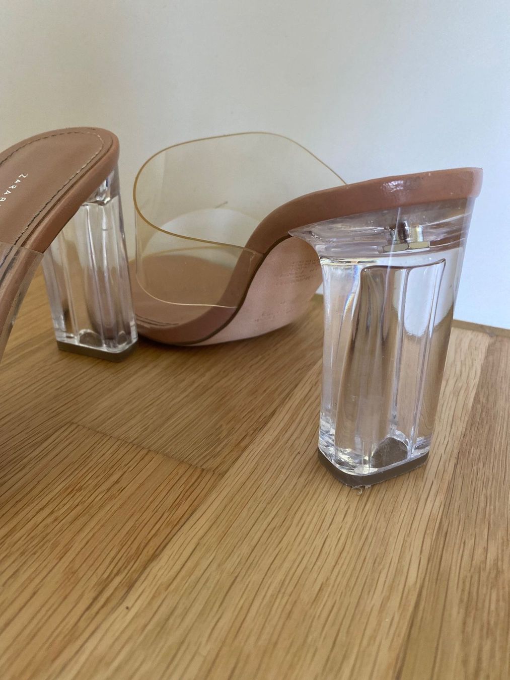 Zara Scarpe da donna: ZARA BASIC HEELS TRANSPARENT – Usato da Walchwil venduto da Finibaci 1