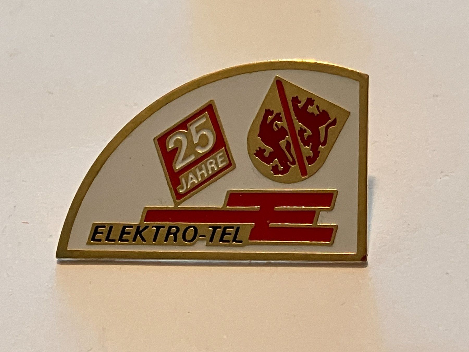 Placchette & Badge: 1 Pin Elektro Tel 25 Jahre – Usato da Basel venduto da djwwpp