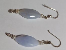 Chalzedon Ohrhänger mit Süsswasser Perlen. Silber 925