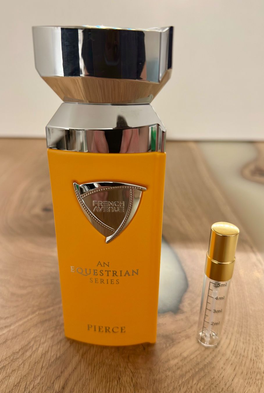 Lattafa Profumi & Eau de Toilette: French Avenue: Pierce, 5ml Abfüllung – Usato da Haldenstein venduto da Cookieandcream
