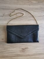 sac à main noir vintage avec bandoulière chaîne dorée