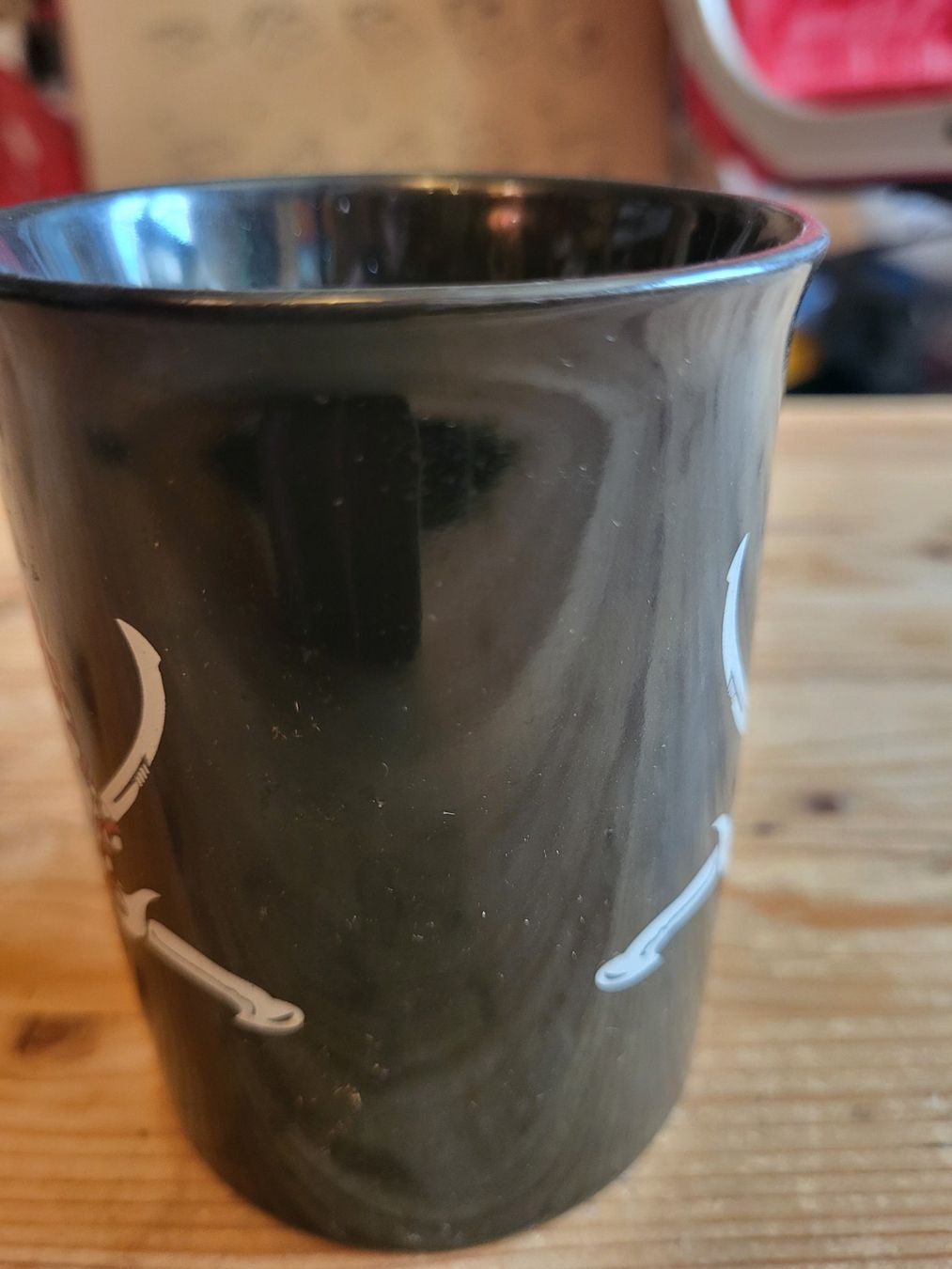 Tasses: Schwarze Piratentasse – D'occasion à Guggisberg par Aegertenlehn 1