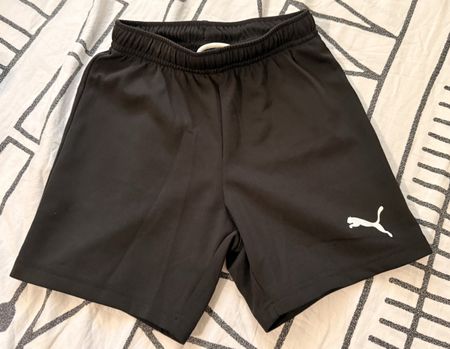 Puma Jungs Shorts schwarz / Gr. 7-8Y / Neuwertig 