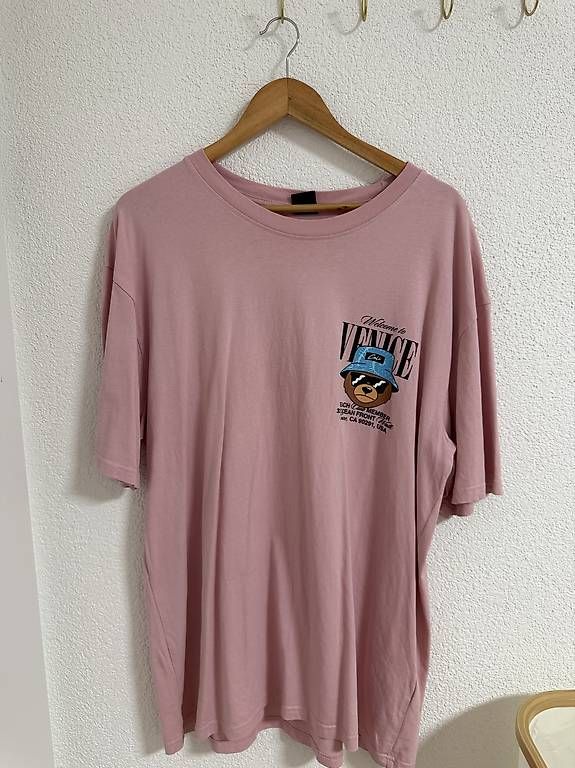 T-shirt: Pinkes T Shirt – Usato da Niederwangen BE venduto da by_nisrin
