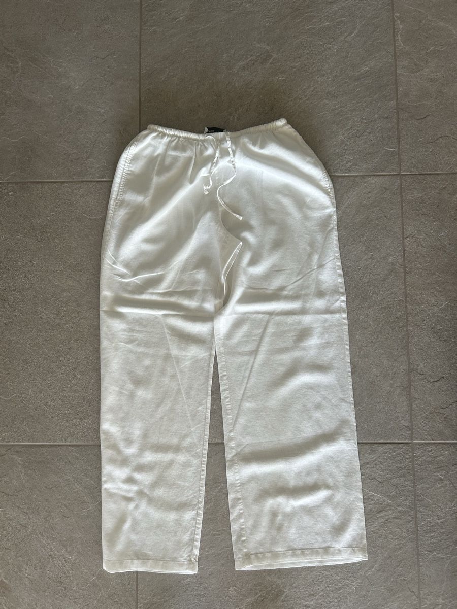 Bershka Pantaloni: Pantaloni leggeri lunghi  – Usato da Massagno venduto da sab_gpx5