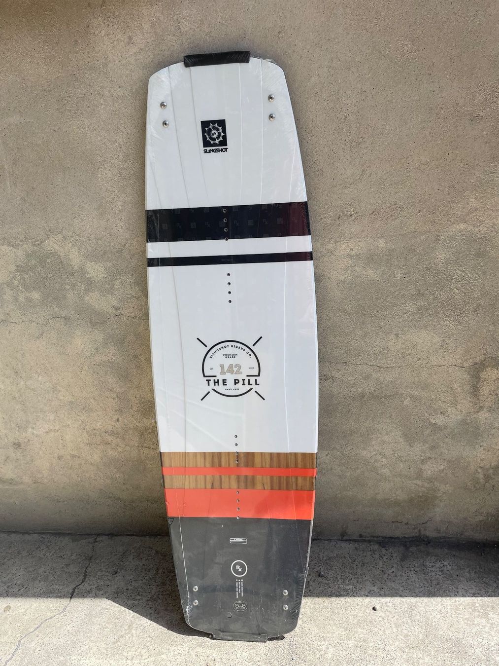 Tavole da surf e di nuoto: Slingshot Pill Wakeboard 142 neu! – Nuovo e nell'imballaggio originale da Lenzburg venduto da Threesixty 3