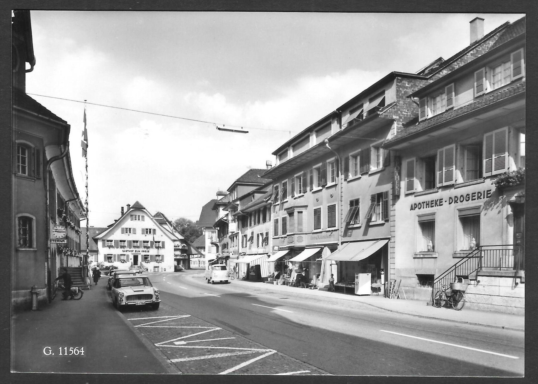 Cartoline postali: Balsthal Strassenpartie mit alten Autos – Usato da Olten venduto da clotaldi