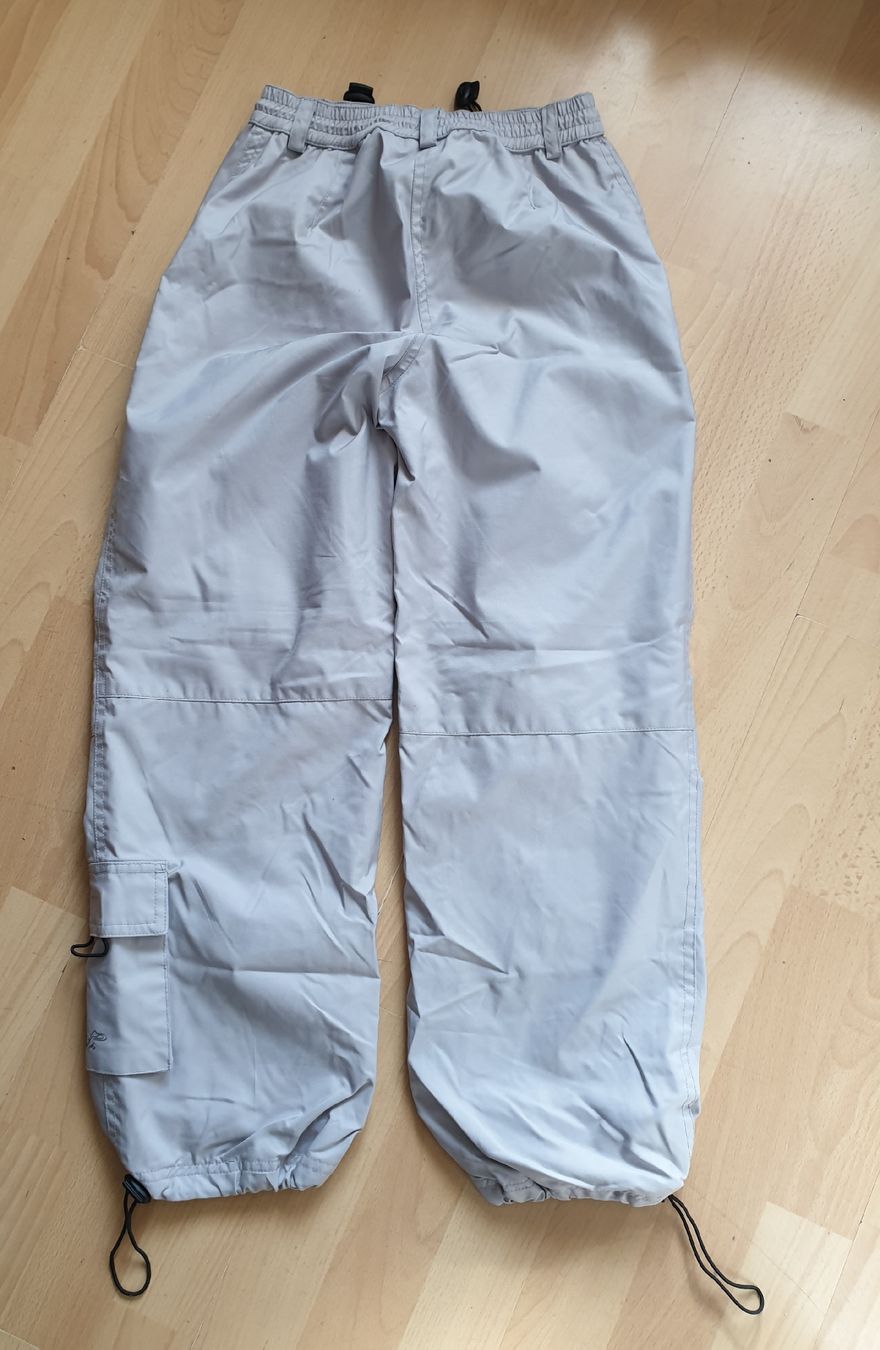 Pantaloni: Coole Mädchen Cargohose Gr. 140, grau – Usato da Wettingen venduto da tg_sd 1