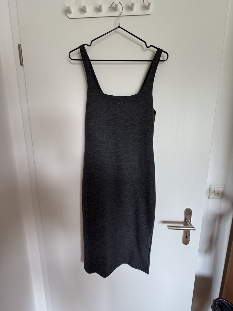 Zara Vestiti: Zara Kleid Grau Lang – Usato da Aesch BL venduto da comven