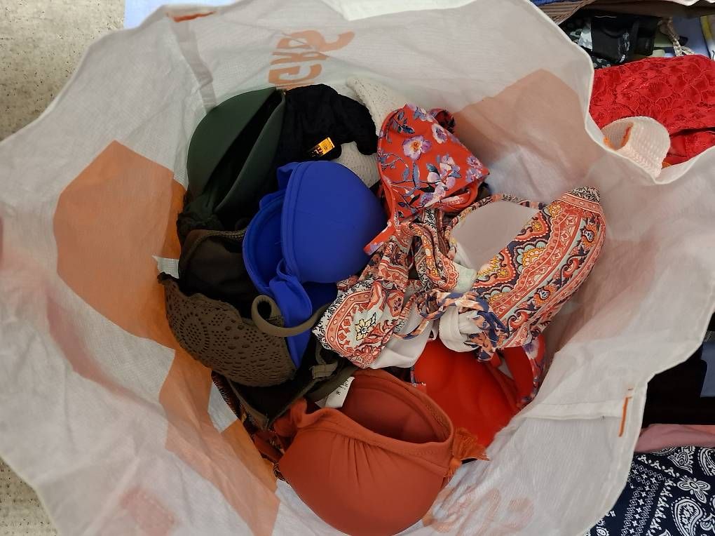 Costumi da bagno & Bikini: Badkleider 15 Stück – Usato da Münchenstein venduto da Salvis_68