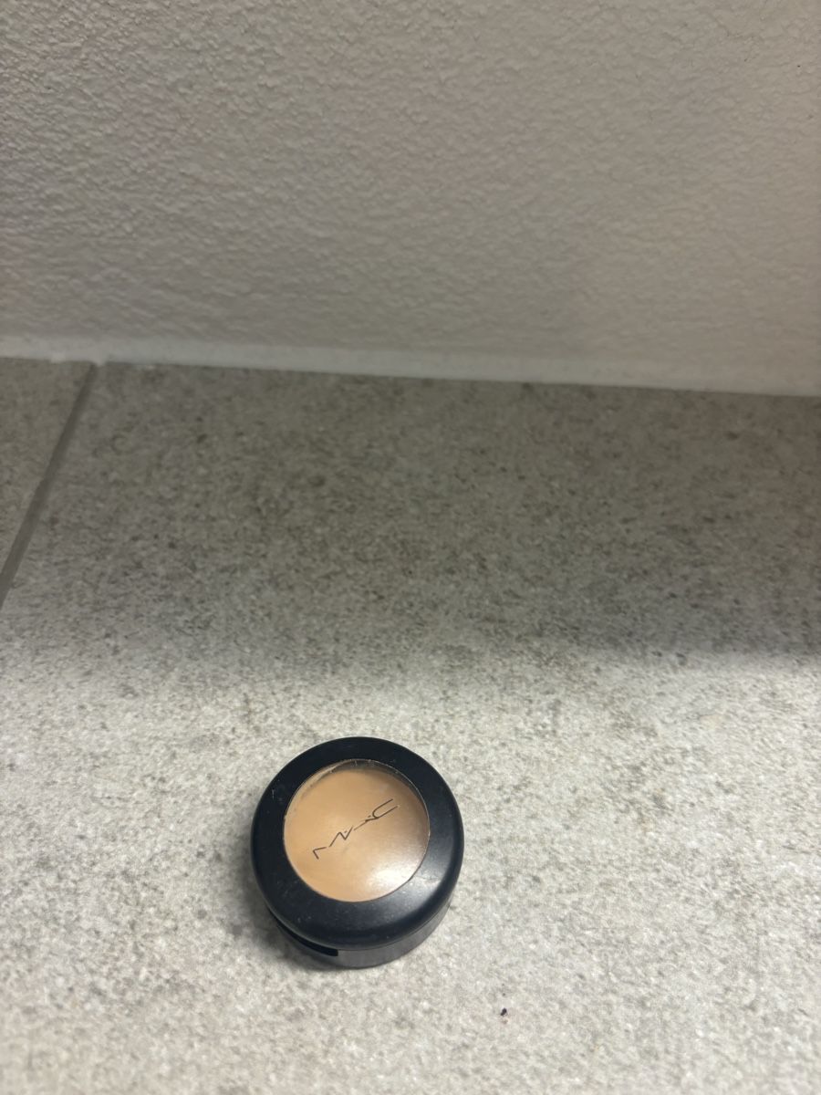 Make-up: MAC concealer A60 NP: 28.- – Gebraucht aus Horgen von len_qjz9