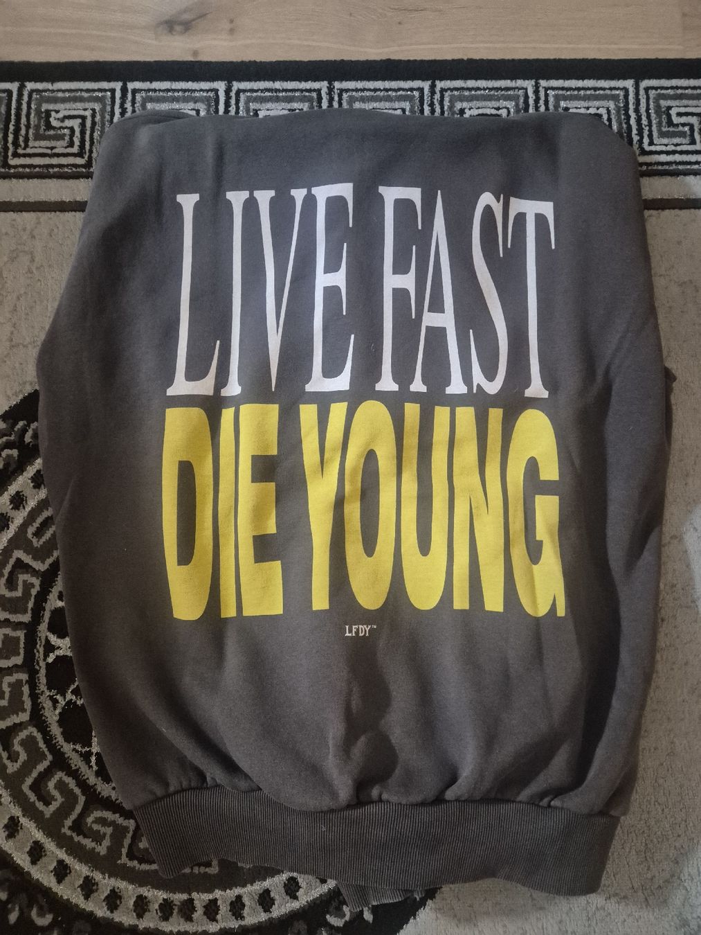Live Fast Die Young Maglioni & Felpe: LFDY Hoodie, Grau / Braun/ lfdy – Usato da Wimmis venduto da ste_z8nb