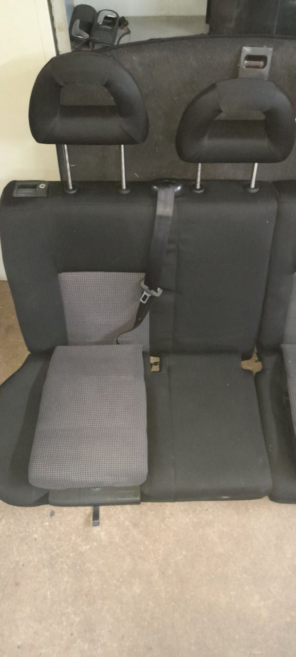 Tutti pezzi di ricambio auto: Sitzgarnitur VW Bora Limousine – Usato da Cham venduto da vento9 4