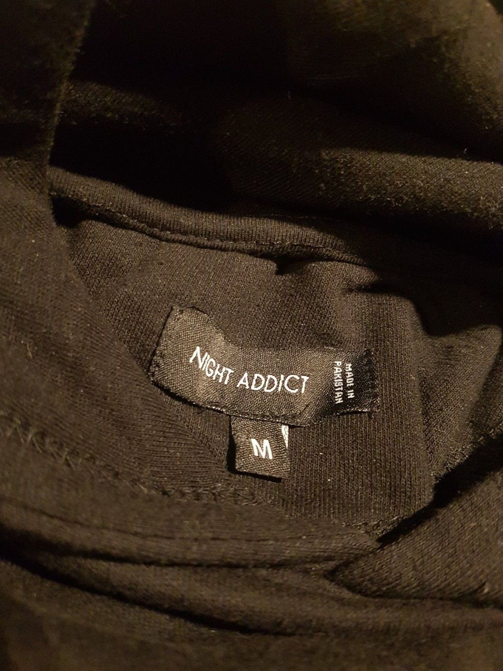 Maglioni & Felpe: Hoodie/Pullover von Night Addict schwarz Grösse M – Usato da Bern venduto da melaniezurbuchen 3