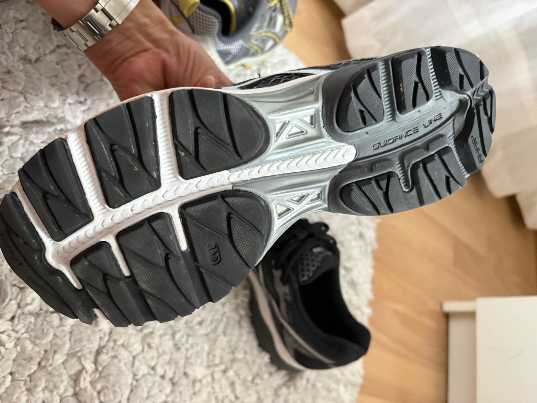 Asics Chaussures hommes: Sneakers – D'occasion à Zunzgen par mel_y6w2 2