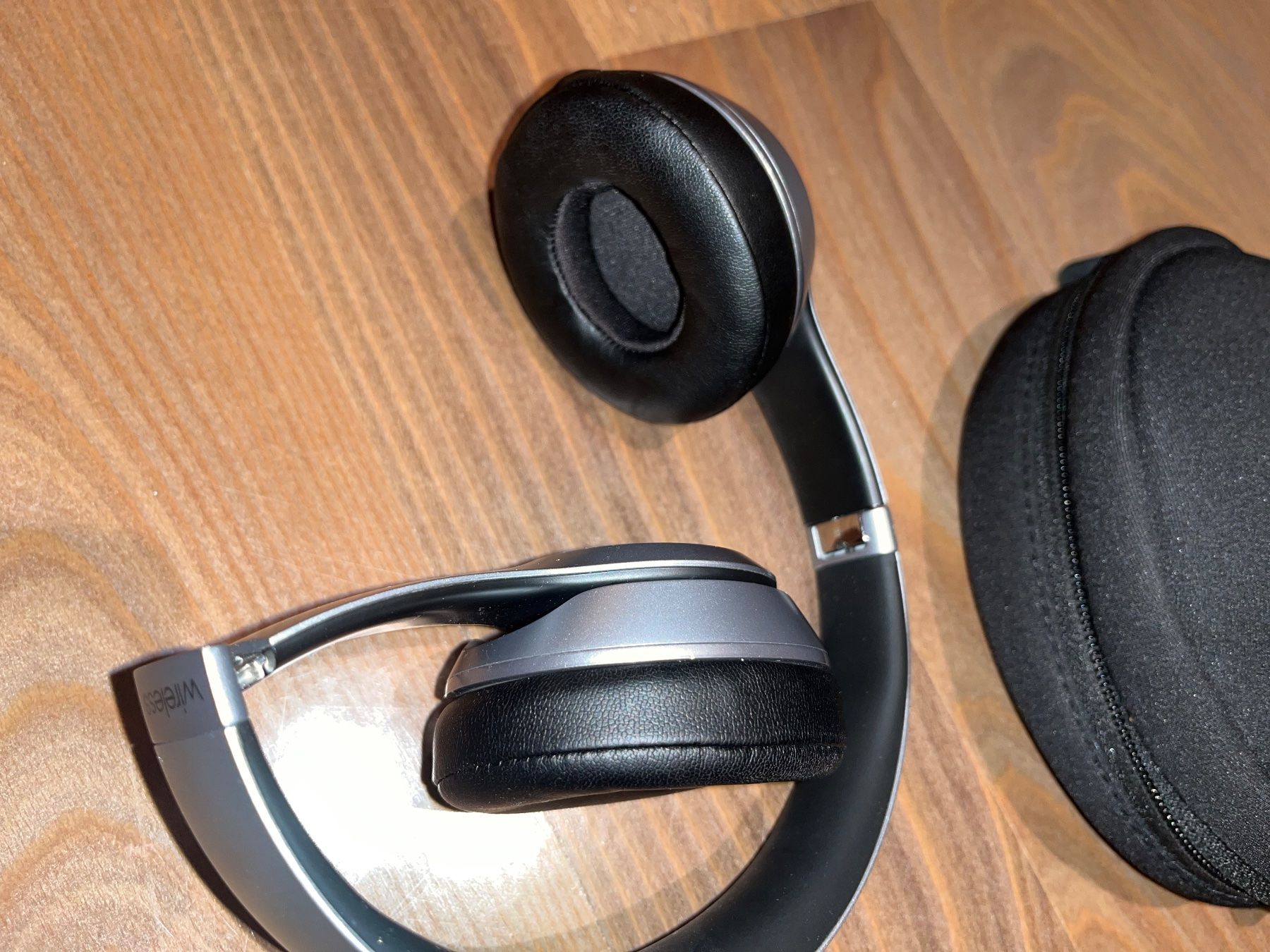 Beats Cuffie: Beats Solo 2 Wireless Kopfhörer Silber – Usato da Langenthal venduto da  1