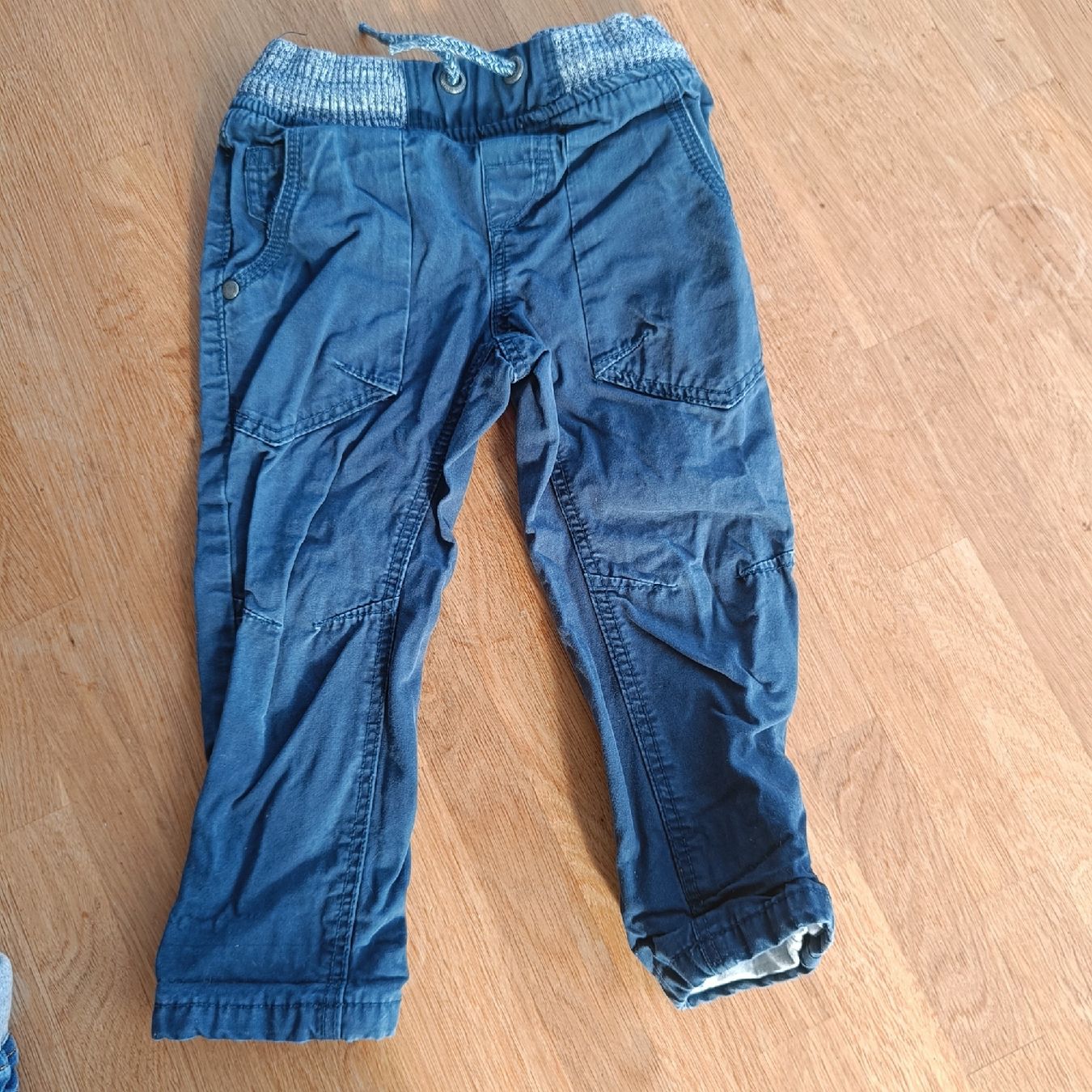 Pantalons: Hose Grösse 92 – D'occasion à Jaberg par urig17.
