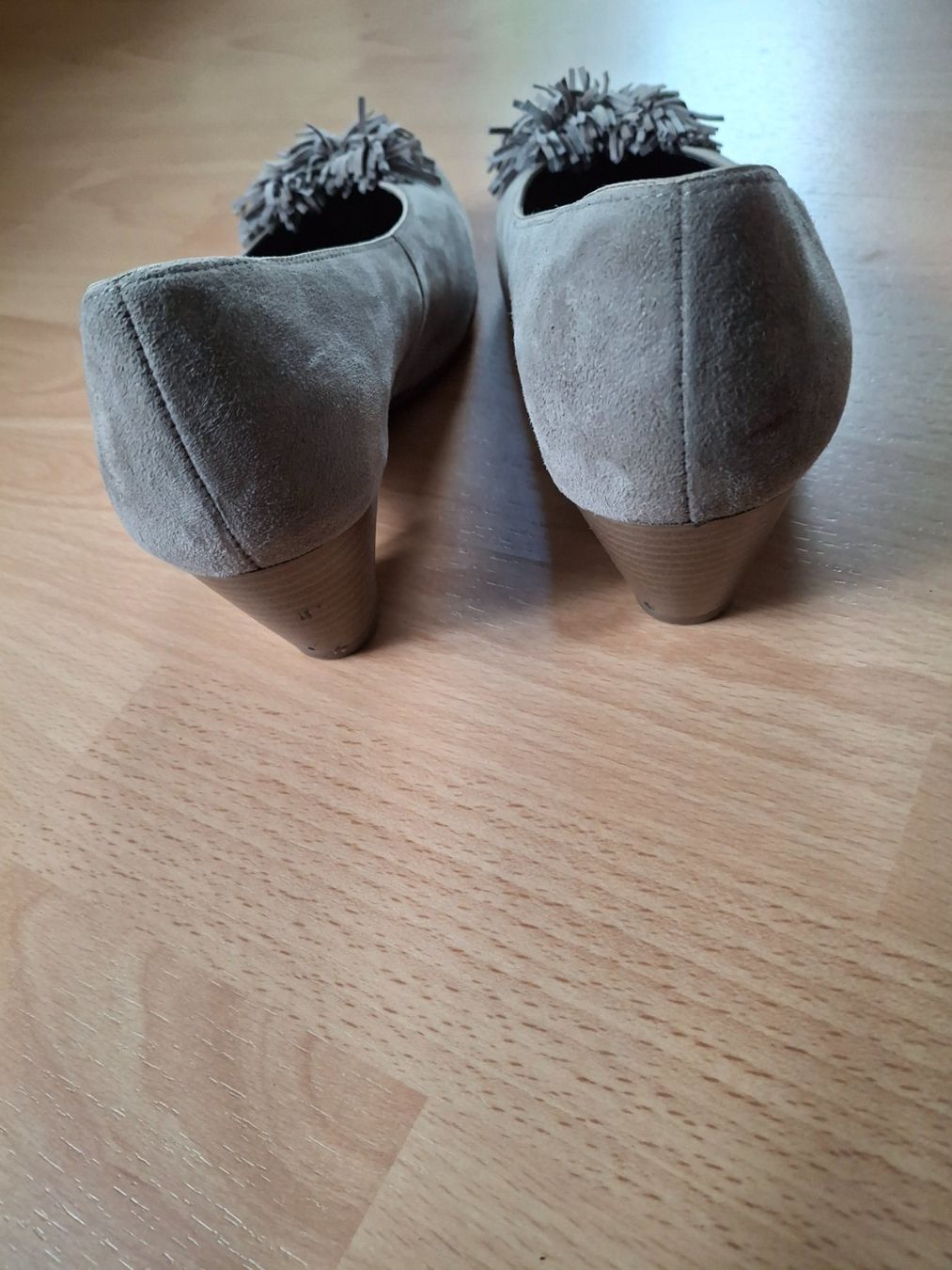 Ara Damenschuhe: Graue Pumps mit Fransen, Gr. 39 , von Ara! – Gebraucht aus St. Gallen von ram_jb2y 3